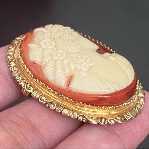 Vintage Unsigned Victorian Lady Cameo Gold-tone Brooch 12g - Picture 12 of 13